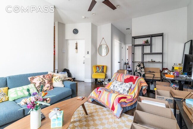 Building Photo - 944 Marcy Ave