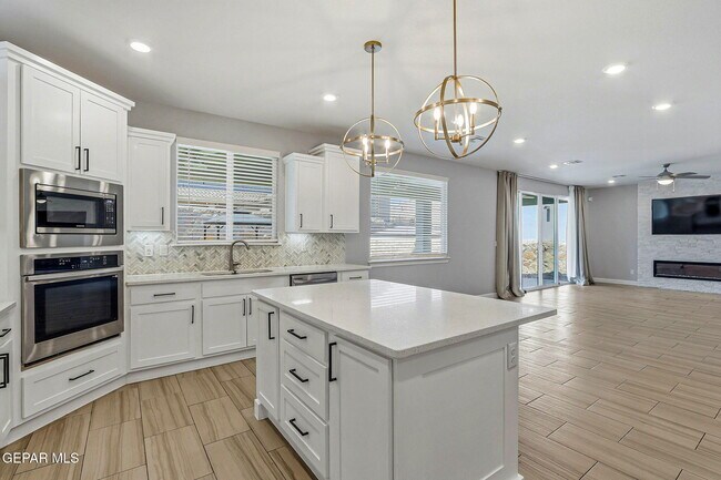 Building Photo - 13082 Oakhampton Ave