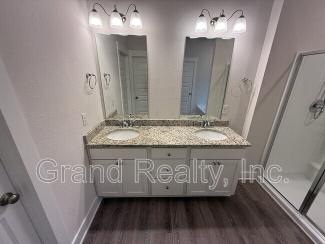 Building Photo - 5749 Danbury Blvd