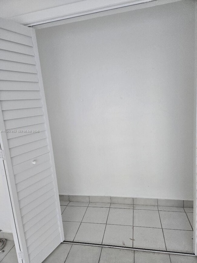 Building Photo - 3475 SW 1st Ave