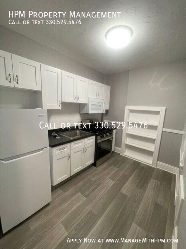 Building Photo - 11516 Clifton Blvd