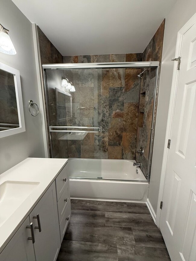 Building Photo - Newly Renovated 3 BR 2 Bath brick home