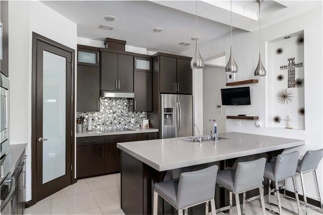 Building Photo - 26 El Jardin St