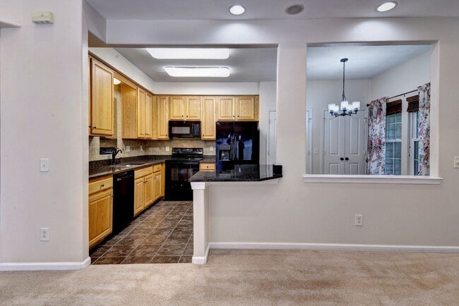 Building Photo - 130 Ellis Dr