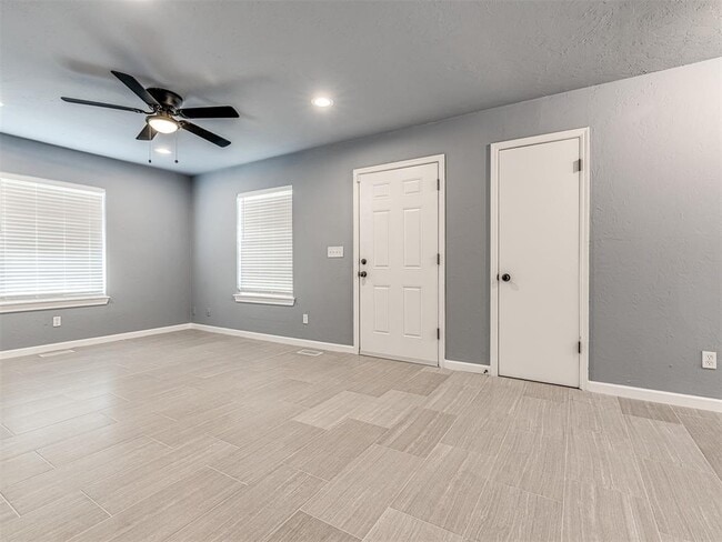 Building Photo - 14008 Gateway Dr