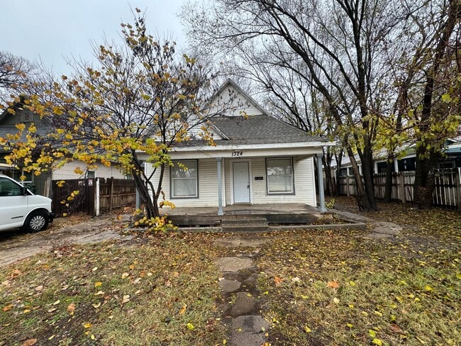 Building Photo - $1195- 3 bed 2 bath Single Family Home