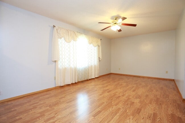 Building Photo - 4 BD Brooklyn Park Home for Rent