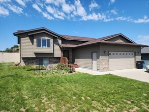 Building Photo - * 3 - 2 - 1 SPECIAL! * 4 Bedroom, 3 Bathro...