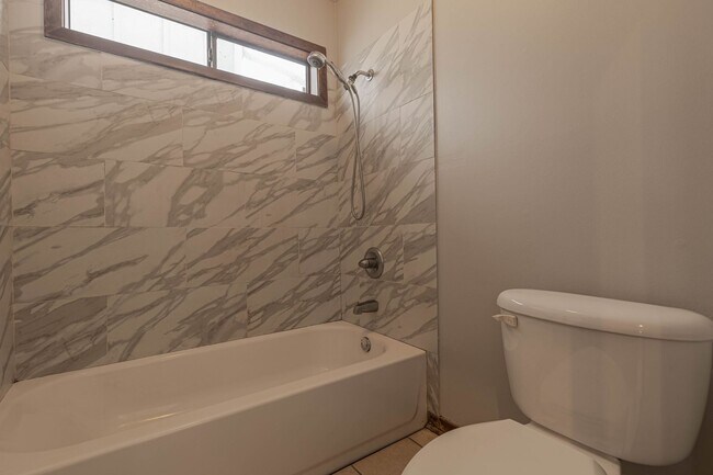 Building Photo - 575 Bradford Dr