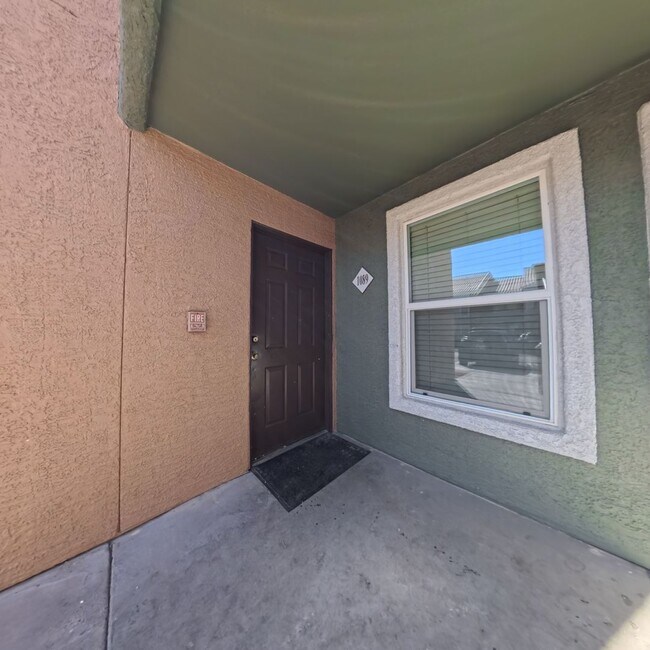 Building Photo - BEAUTIFULLY UPDATED 2 BED 2 BATH CONDO IN ...