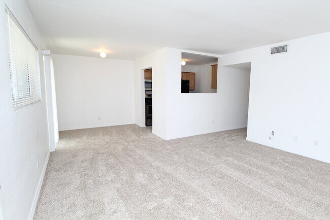 Building Photo - Bayfront 2BR/2BA Condo at Bayview Terrace ...