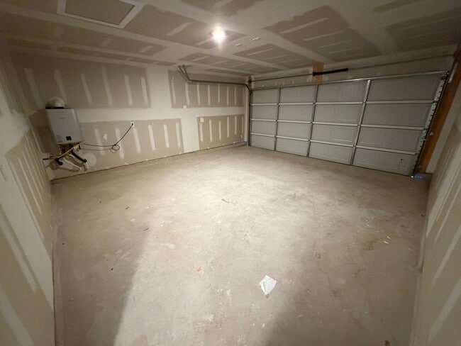 Building Photo - 10551 Aqueduct Crk