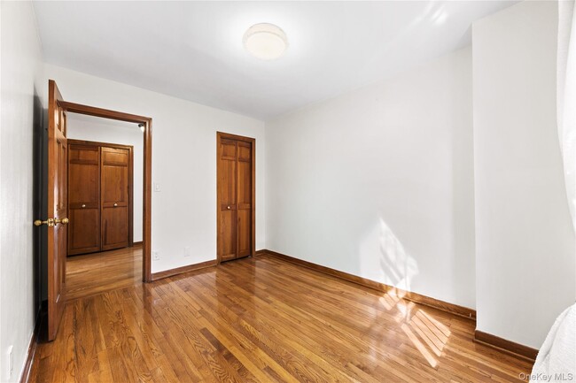 Building Photo - 45-76-76 Browvale Ln