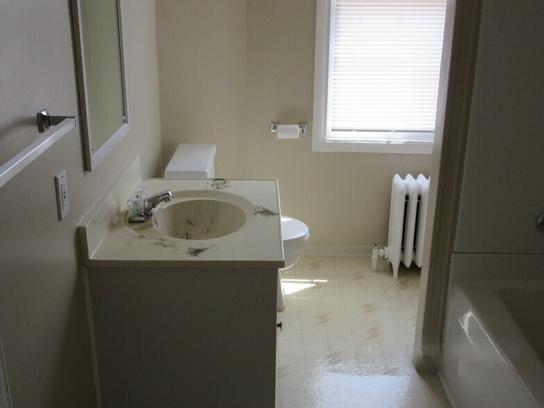 Building Photo - 3008 Broad Ave