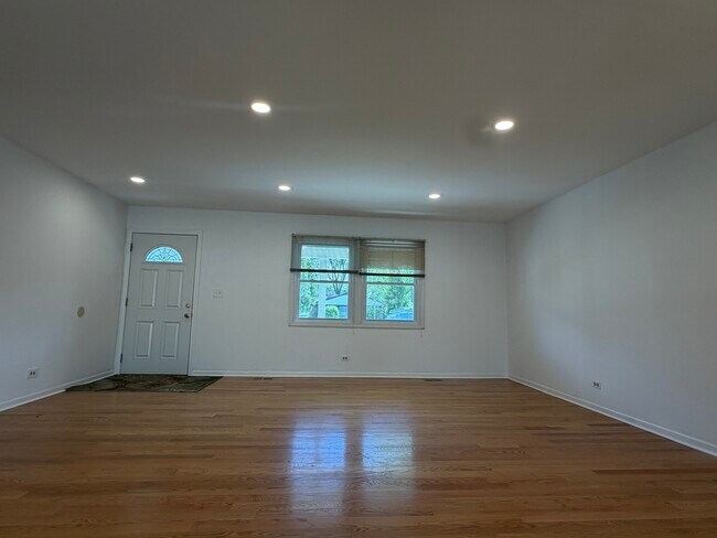 Building Photo - 1161 Parker Ln