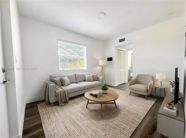 Building Photo - 1710 NW 1st Ct