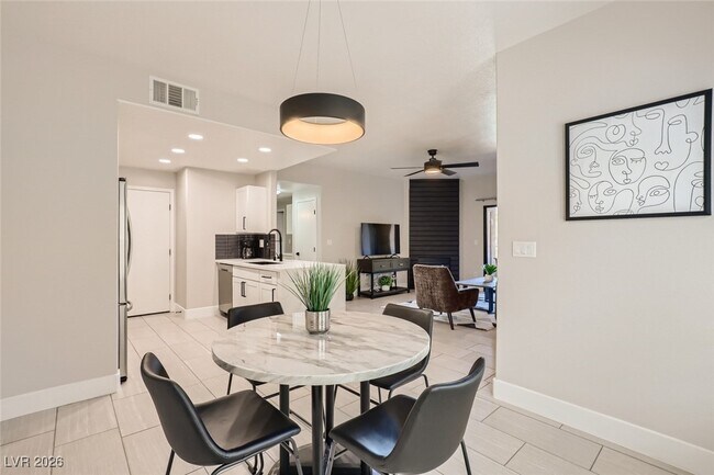 Building Photo - 8250 N Grand Canyon Dr