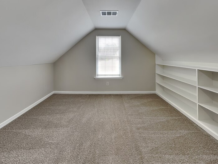 Building Photo - 488 Old Tree Dr