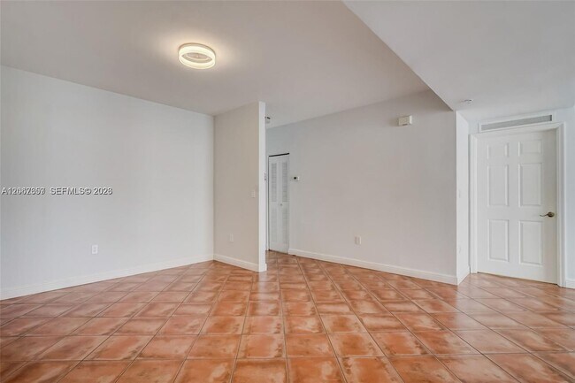 Building Photo - 2425 SW 27th Ave