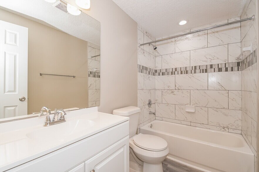 Building Photo - 4219 Pointe Haven Dr S