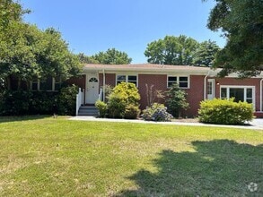 Building Photo - Charming 3-Bedroom Home with Bonus Room & ...