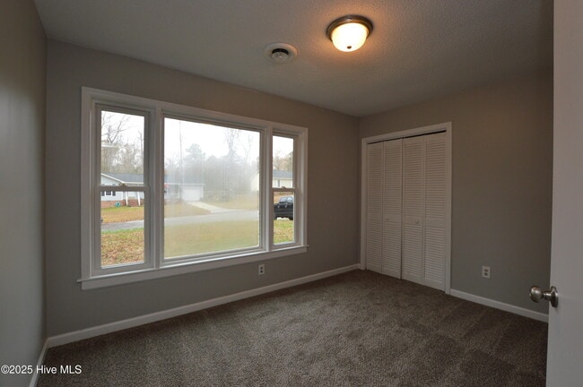 Building Photo - 307 Stillwood Dr