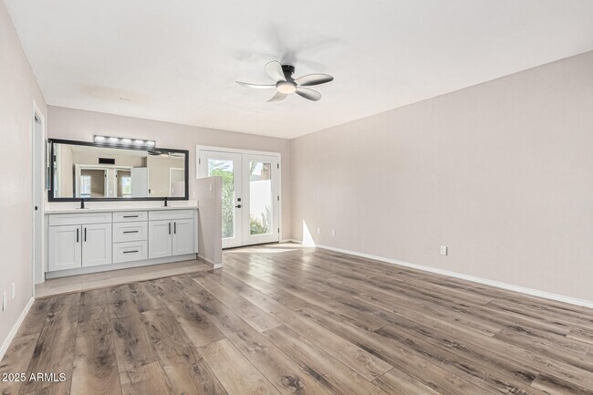 Building Photo - 10838 N 32nd Ln