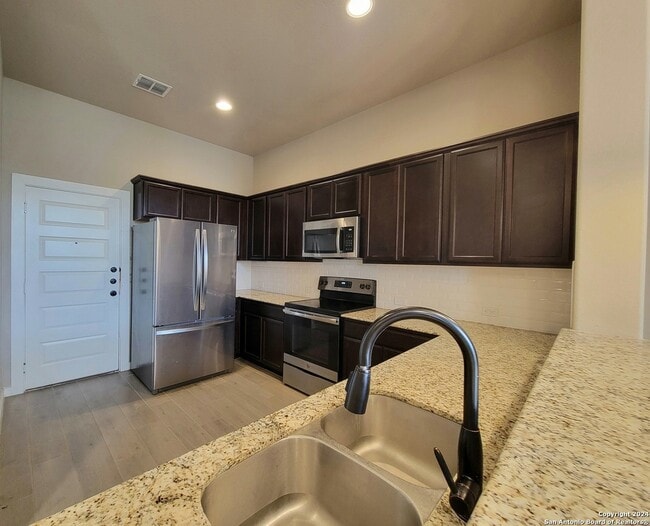 Building Photo - 2251 Avery Village