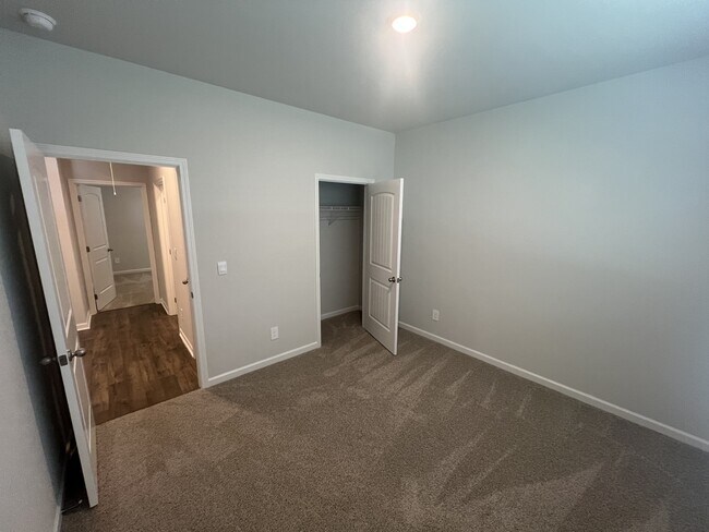 Building Photo - 110 Hartmann Crossing Dr