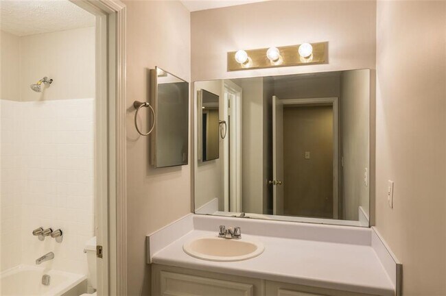 Building Photo - 602 Augusta Dr