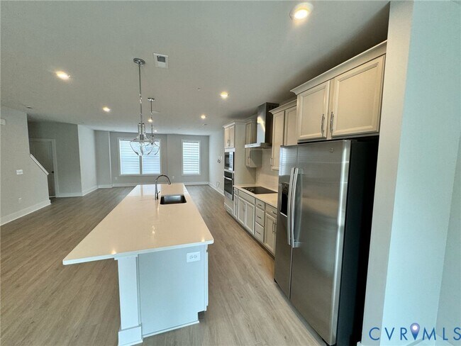 Building Photo - 1025 N Lombardy St