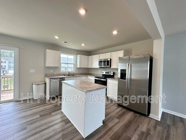 Building Photo - 11 High Pne Trl