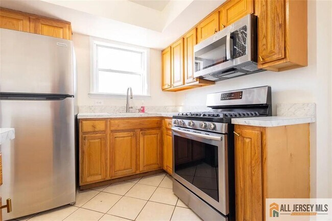 Building Photo - 234 Inza St