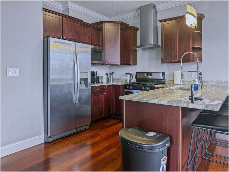 Building Photo - 1421 N 5th St