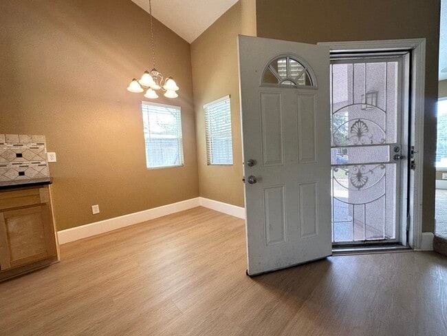 Building Photo - Beautifully Updated Home in Citrus Heights!