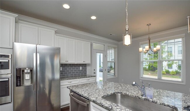 Building Photo - Charming 3BR/2.5BA Townhome located in Cab...