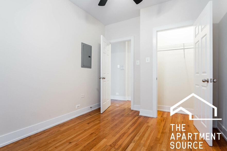 Building Photo - 613 W Melrose St