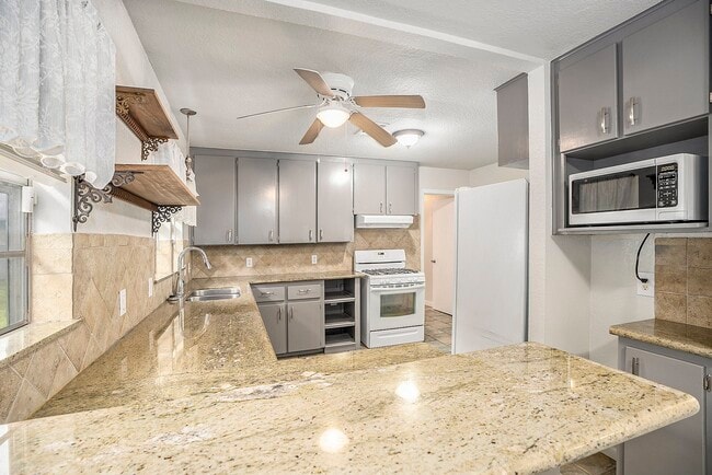 Building Photo - 1526 15th Ave N