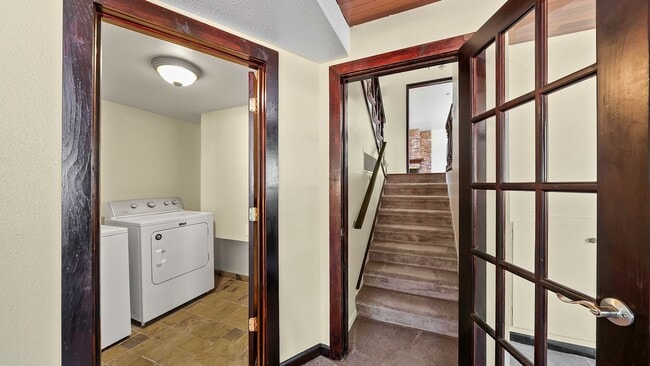 Building Photo - Southwest Reno Stunner - One of a Kind!!!!