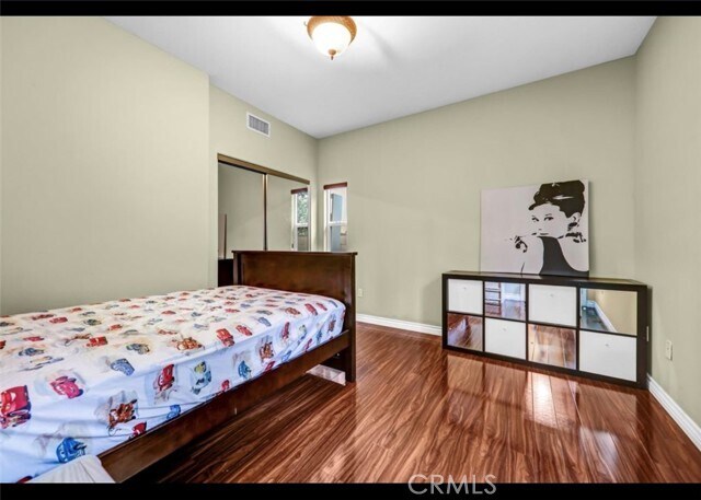 Building Photo - 5517 Welland Ave