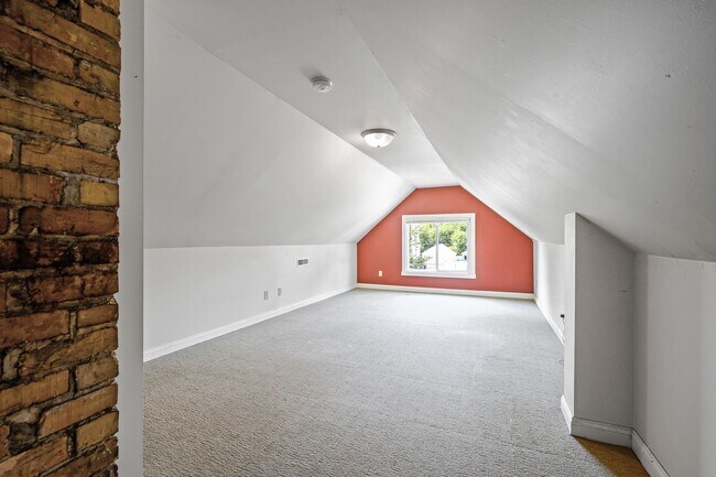 Building Photo - Incredible 5BD/2BA HGTV Remodeled Home near U of M & Dinky Town! Avail. 9/1/26!