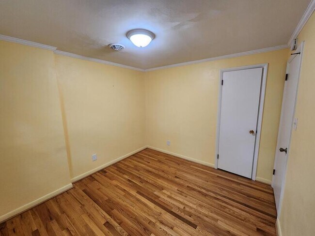 Building Photo - 1444 S Twin Lake Rd