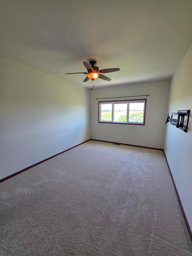 Building Photo - 1628 Valley Dr