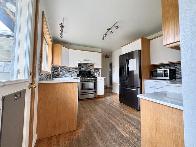 Building Photo - Charming 3-Bedroom Millcreek Home!