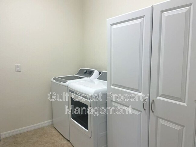 Building Photo - 10485 Crooked Crk Dr