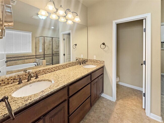 Building Photo - 14312 Senia Bend