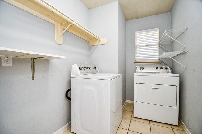 Building Photo - 6335 Oakburl Ln