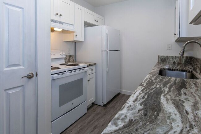 Building Photo - Charming 2BR/2.5BA Townhouse in the Heart of College Park!