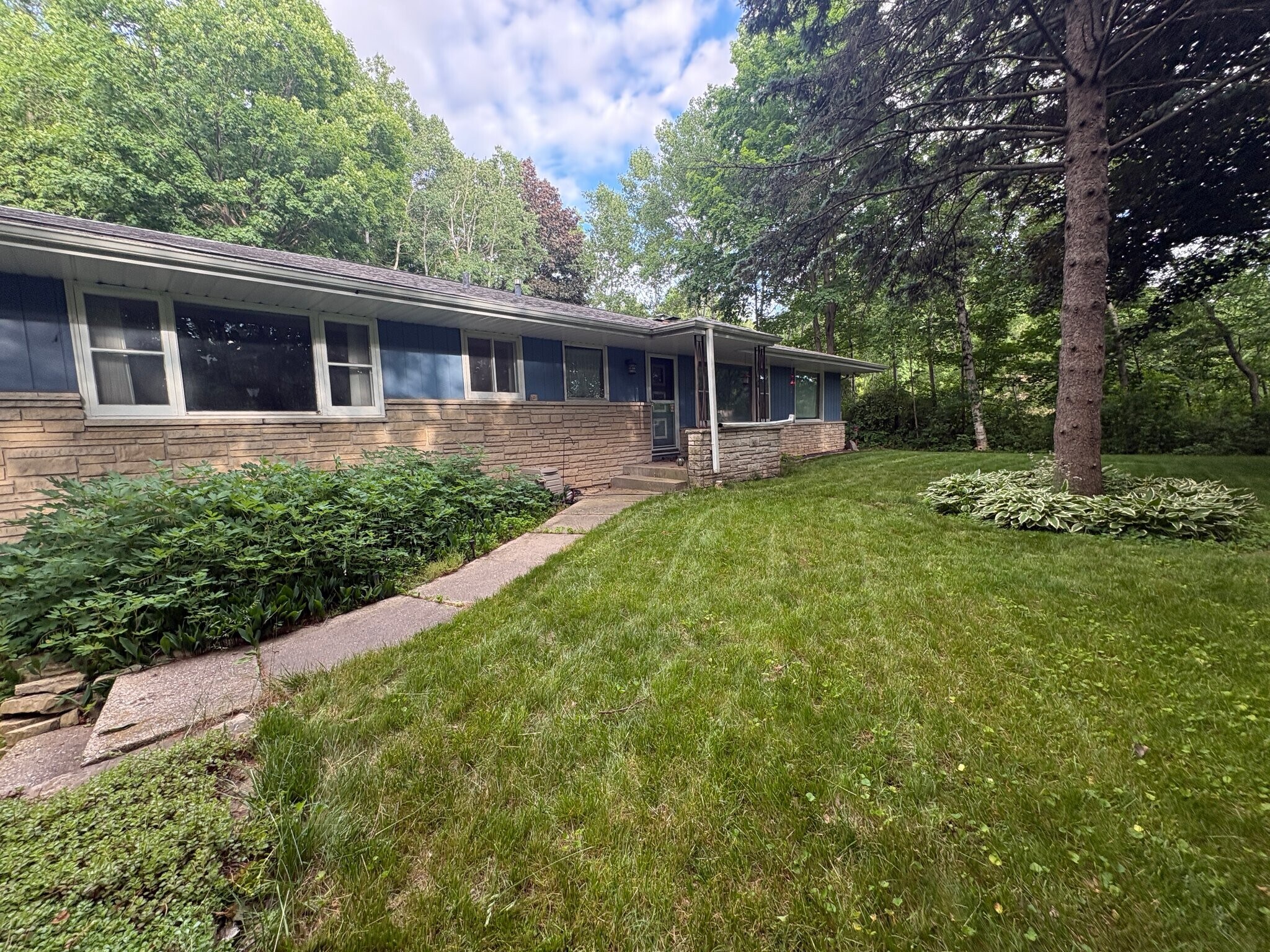Building Photo - 3580 Slinger Rd