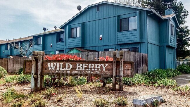 Building Photo - 221 College View Dr